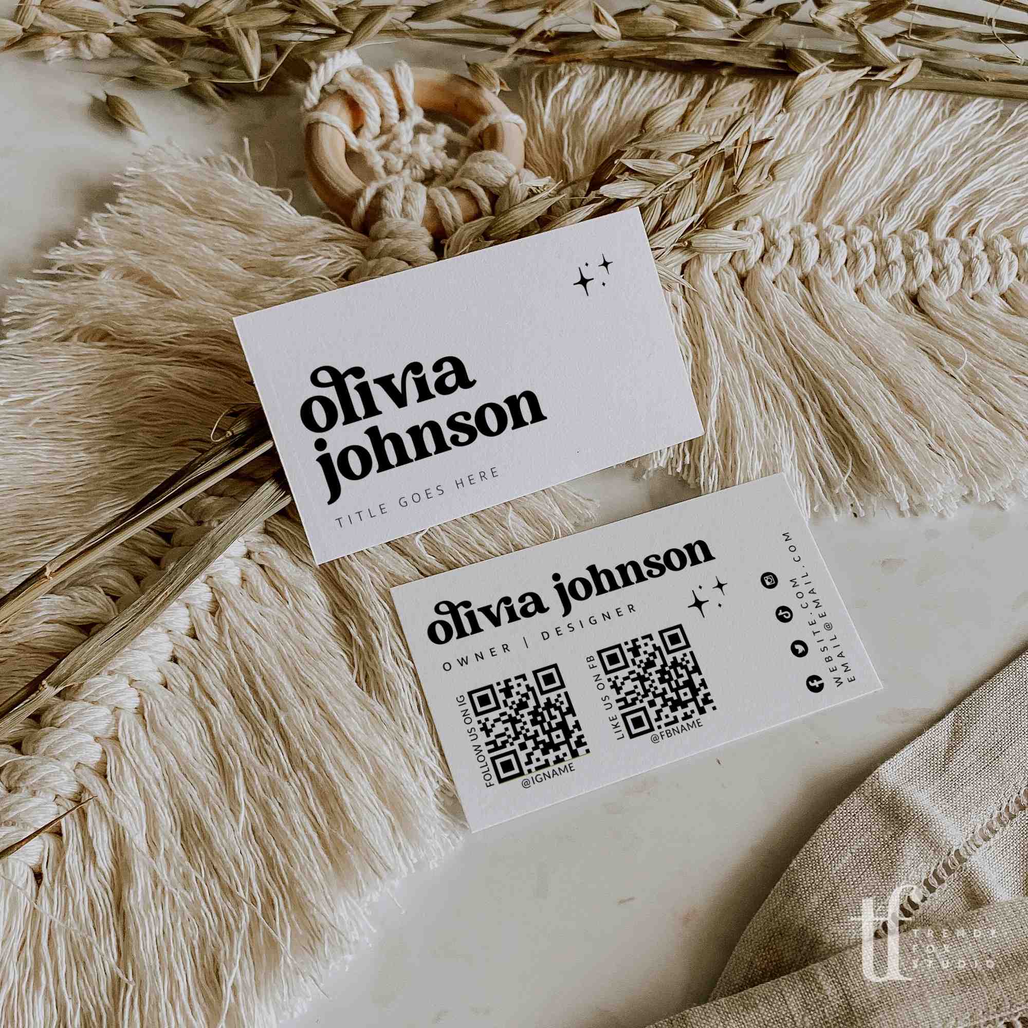 Business Card | Canva Template | Dani - Trendy Fox Studio